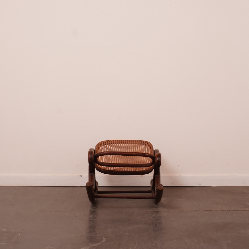 Repose pieds de style THONET