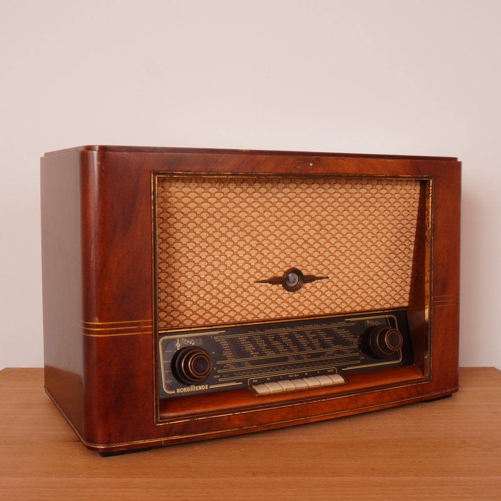 Radio à lampes/tourne disque