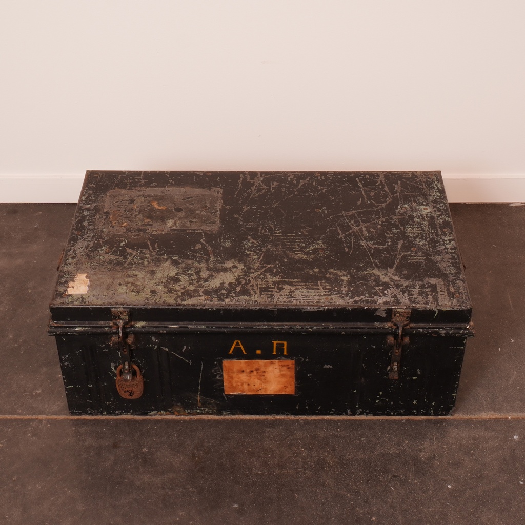 Coffre en métal vintage