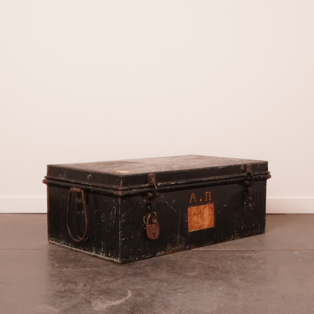 Coffre en métal vintage