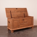 Coffre en chêne aérogommé ancien