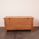 Coffre en chêne aérogommé ancien