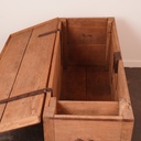 Coffre en chêne aérogommé ancien