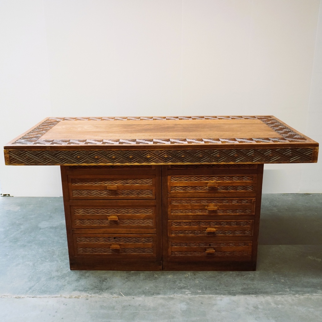 Ilot/bureau en bois sculpté