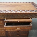 Ilot/bureau en bois sculpté