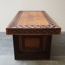 Ilot/bureau en bois sculpté