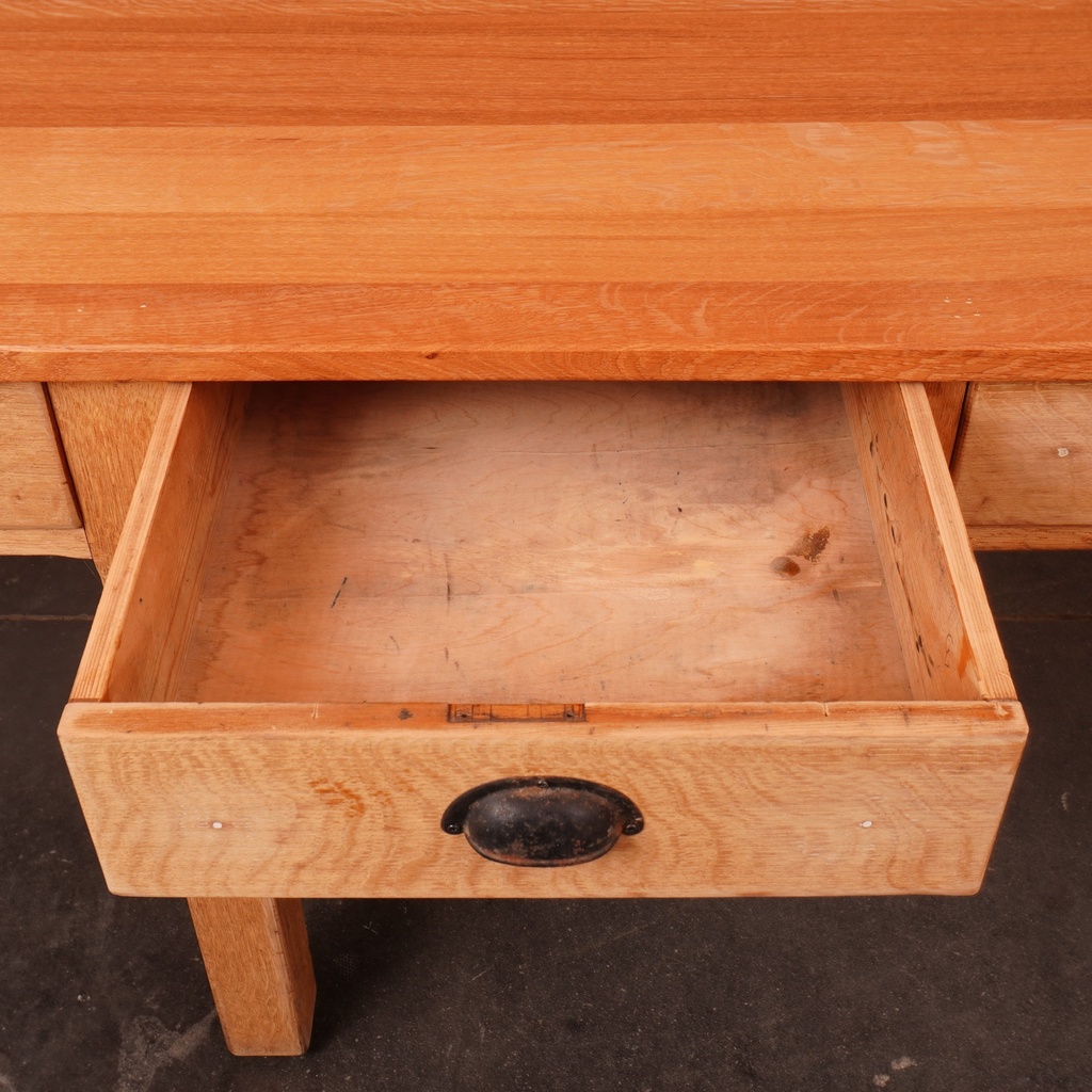 Table à manger avec tiroirs