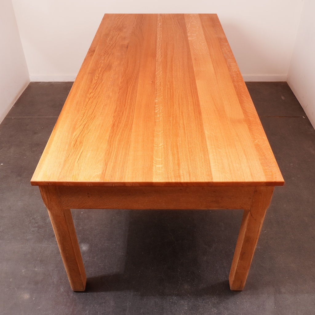 Table à manger avec tiroirs