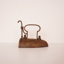 Fer à repasser ancien en laiton