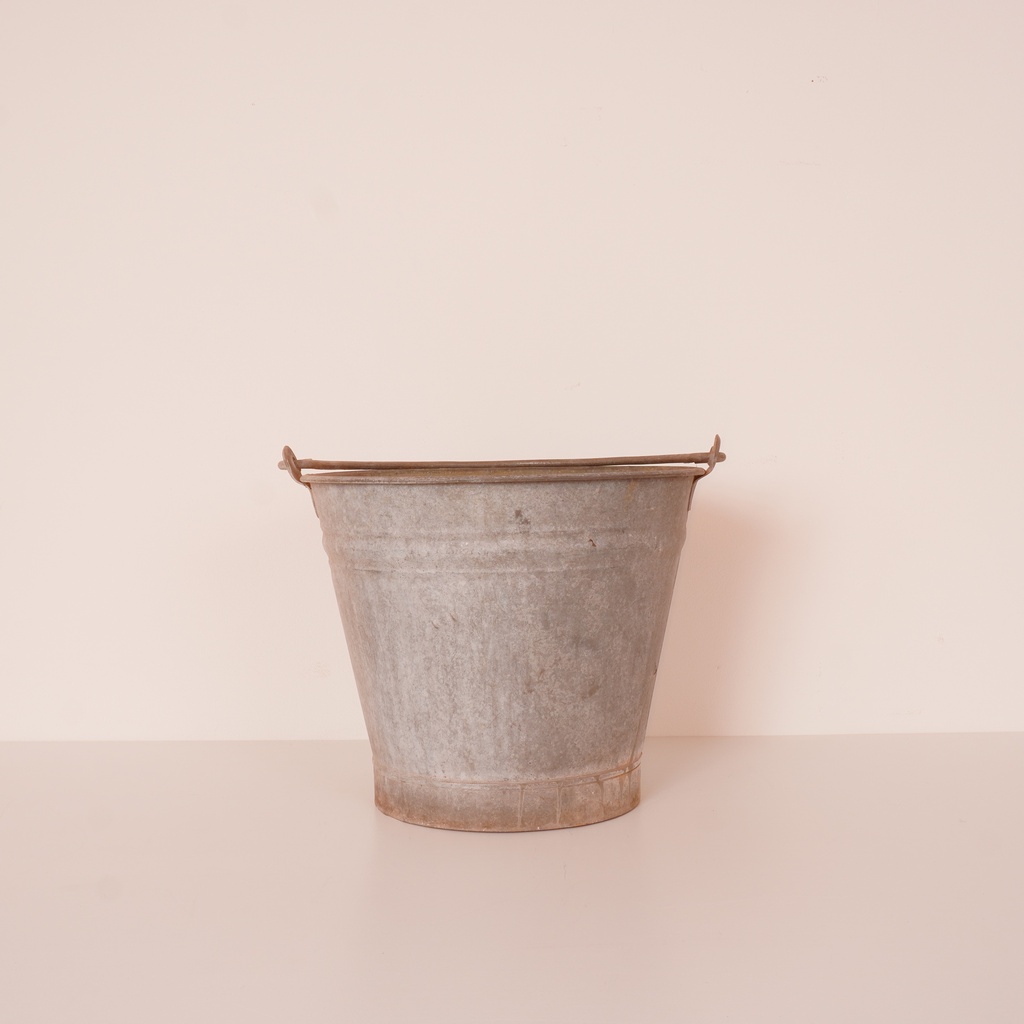 Seau en zinc vintage