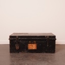 Coffre en métal ancien