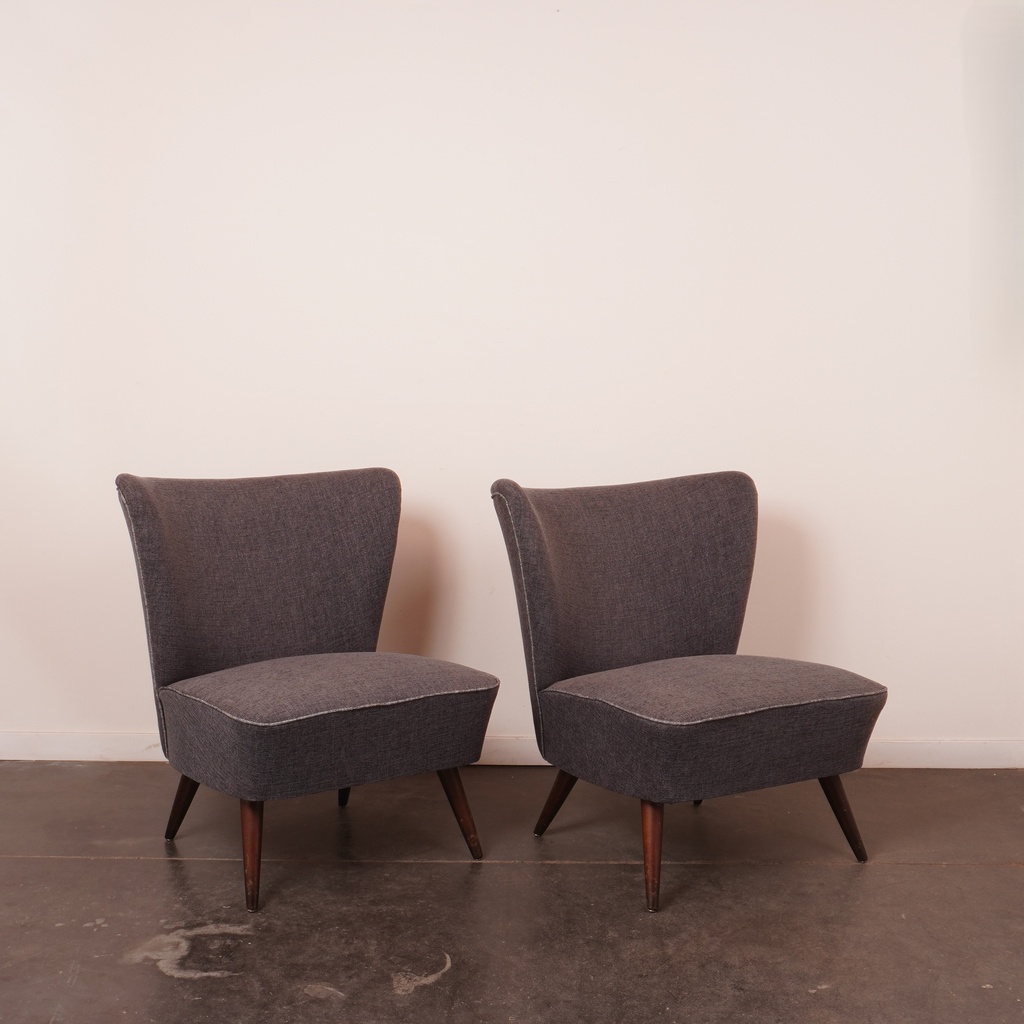 Paire de fauteuils "cocktail" regarnis