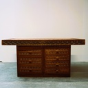 Ilot/bureau en bois sculpté