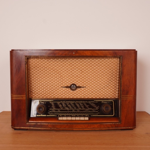[SU2607] Radio/tourne disque Nordmende
