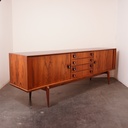 Meuble enfilade en bois exotique