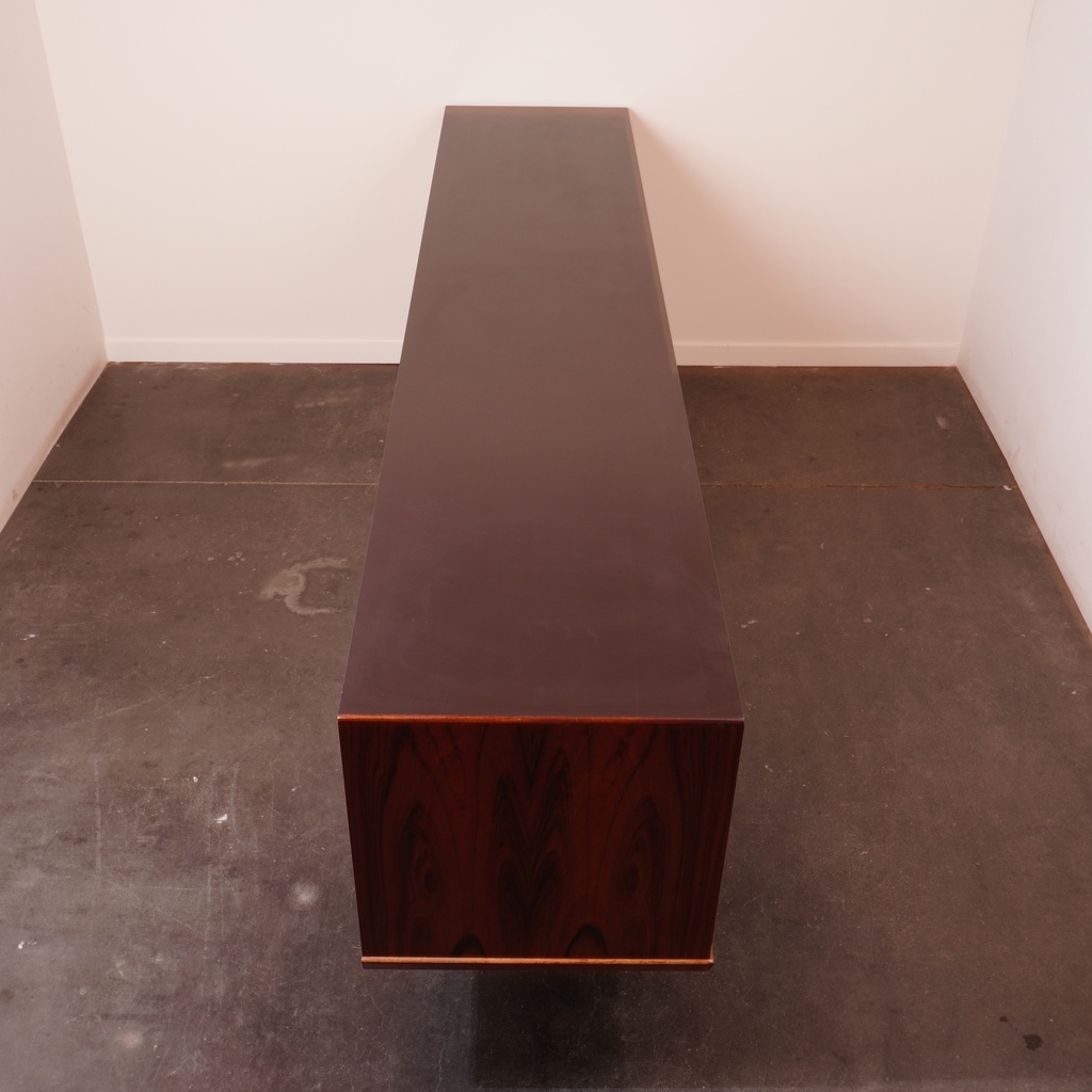 Meuble enfilade en bois exotique