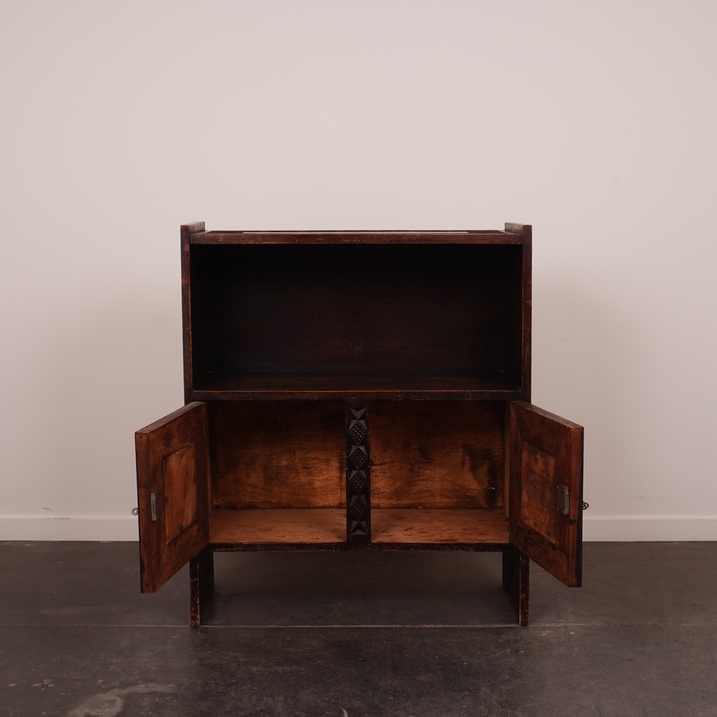 Meuble buffet en bois sculpté