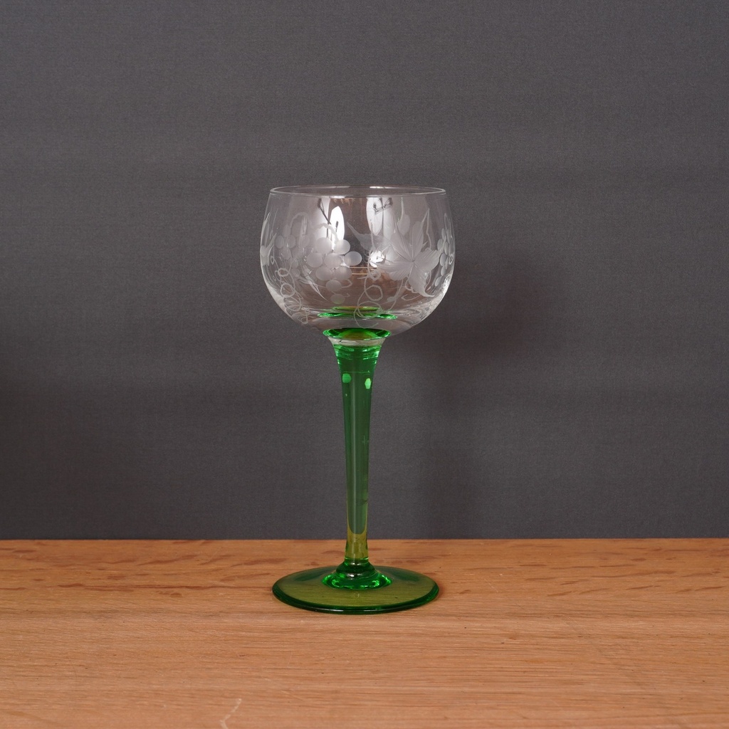 Série de 8 verres vin gravés d'Alsace