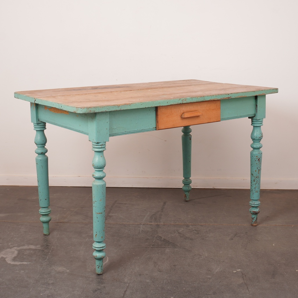 Table en bois vintage