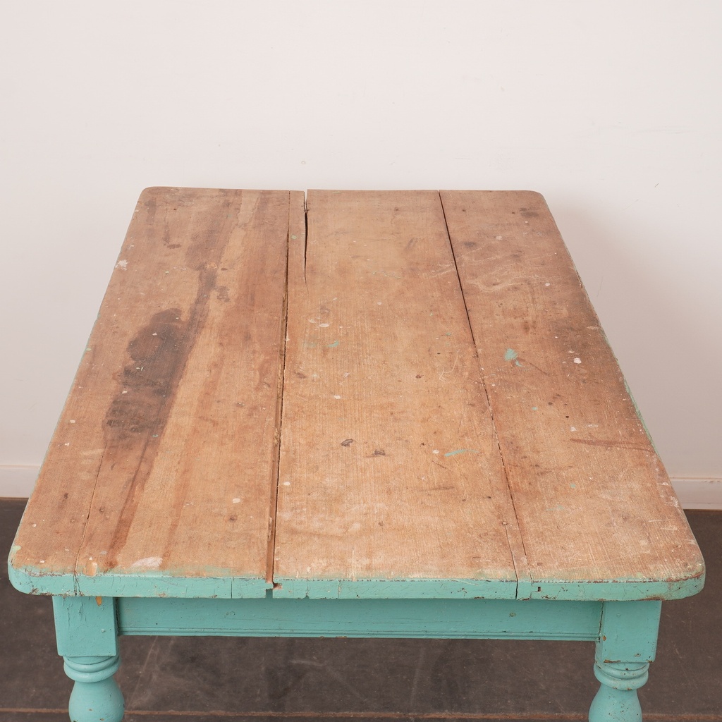 Table en bois vintage