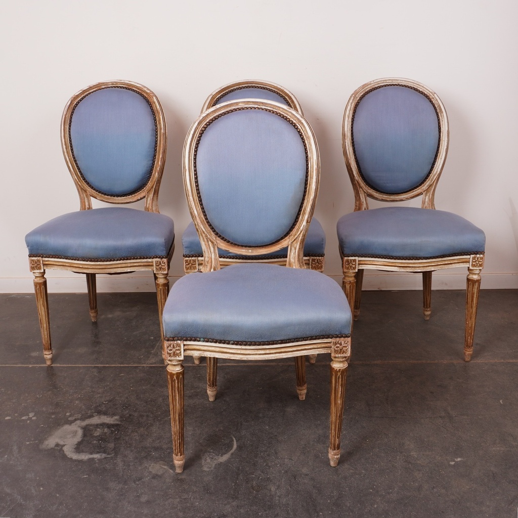 Suite de chaises de style