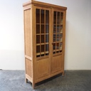 Meuble vitré en bois aérogommé