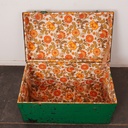 Coffre en bois peint vintage