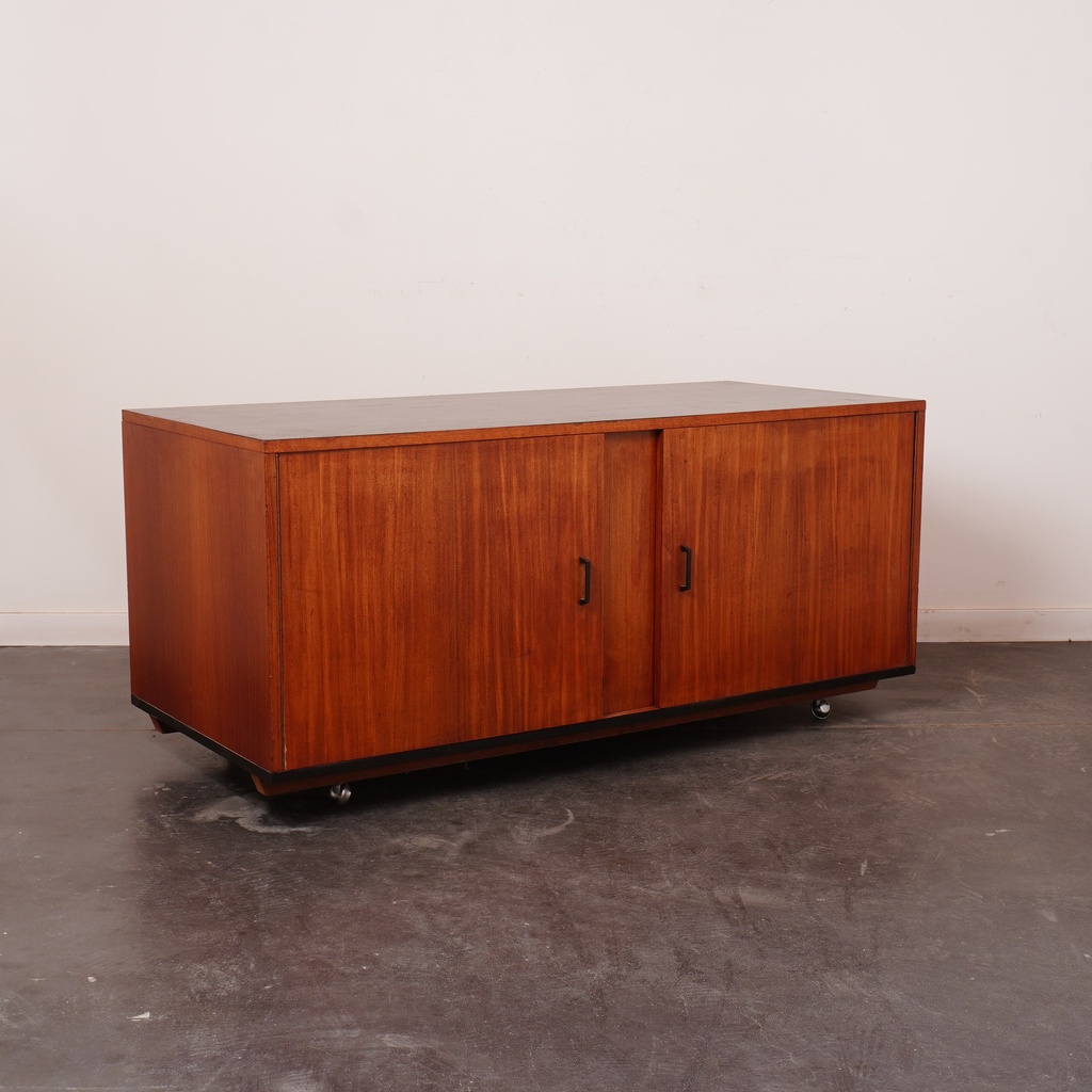 Meuble bas sur roulettes vintage