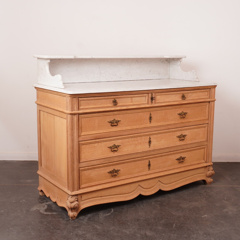Meuble en bois aérogommé
