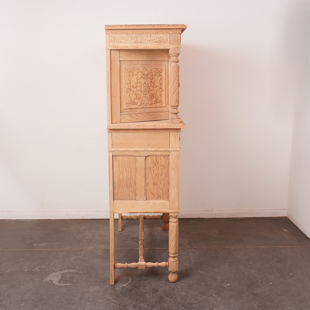 Meuble sculpté en bois aérogommé