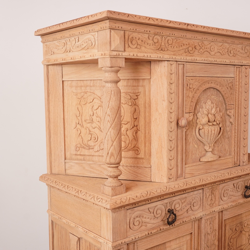 Meuble sculpté en bois aérogommé