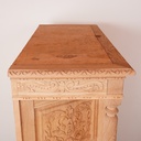 Meuble sculpté en bois aérogommé