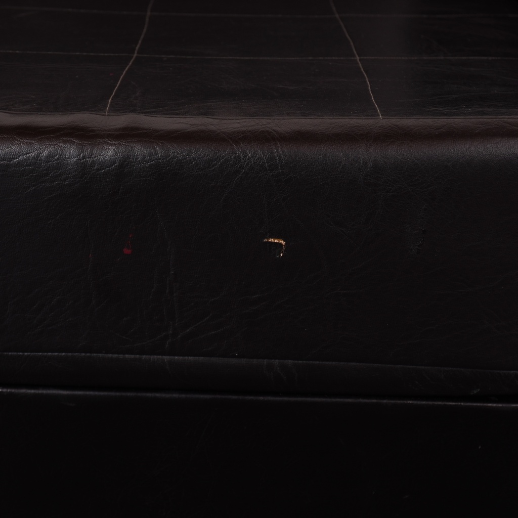 Paire de fauteuils simili vintage