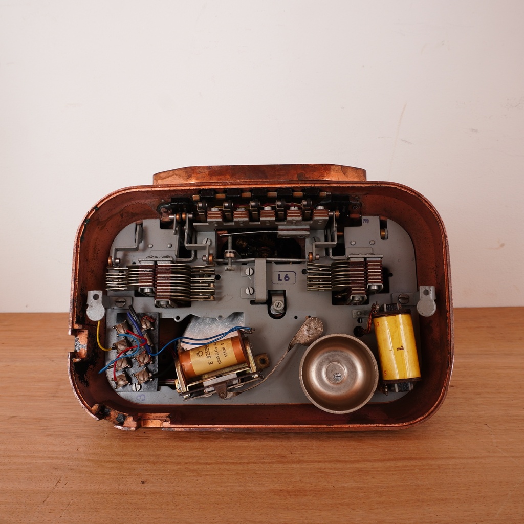 Téléphone en cuivre ancien