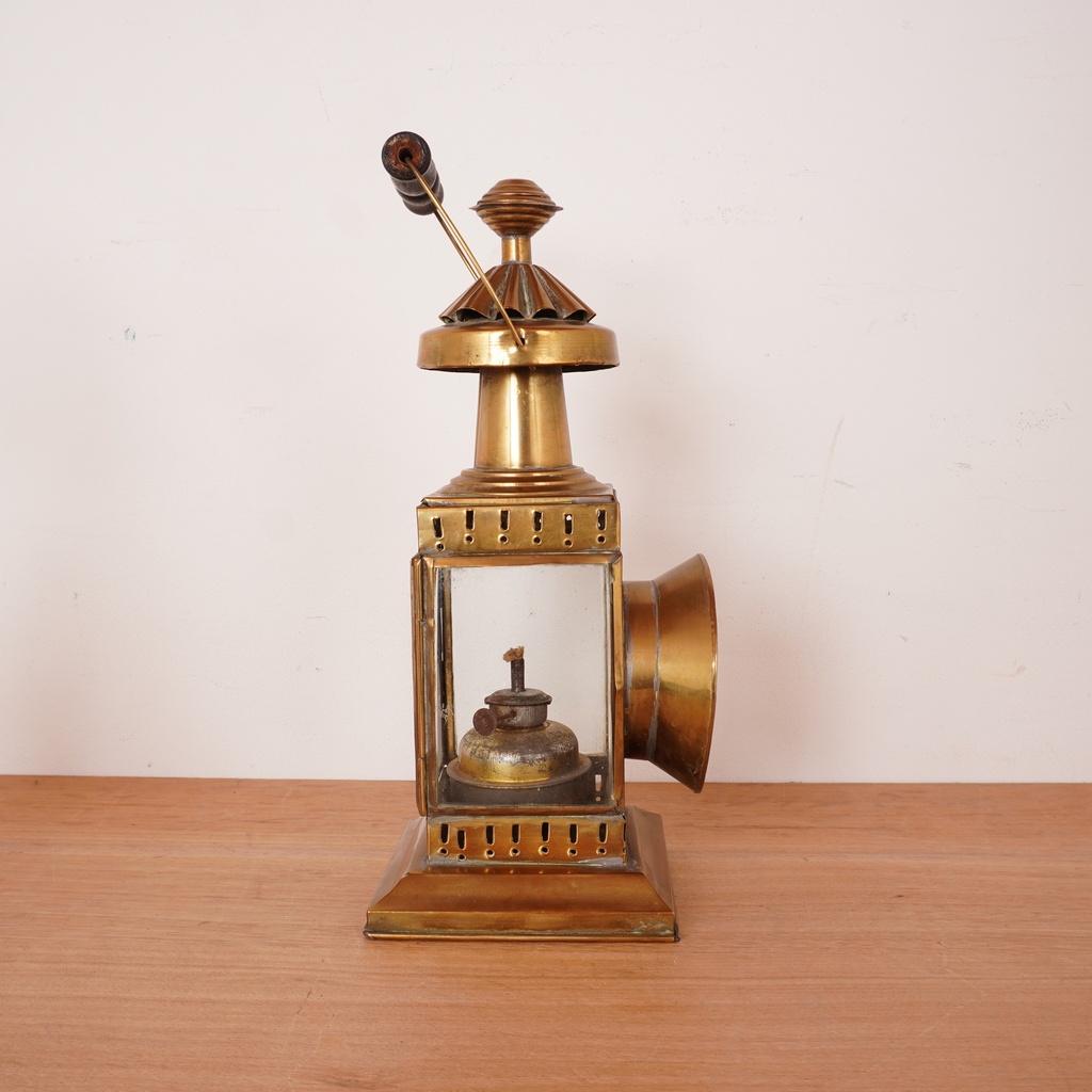 Lampe à pétrole ancienne