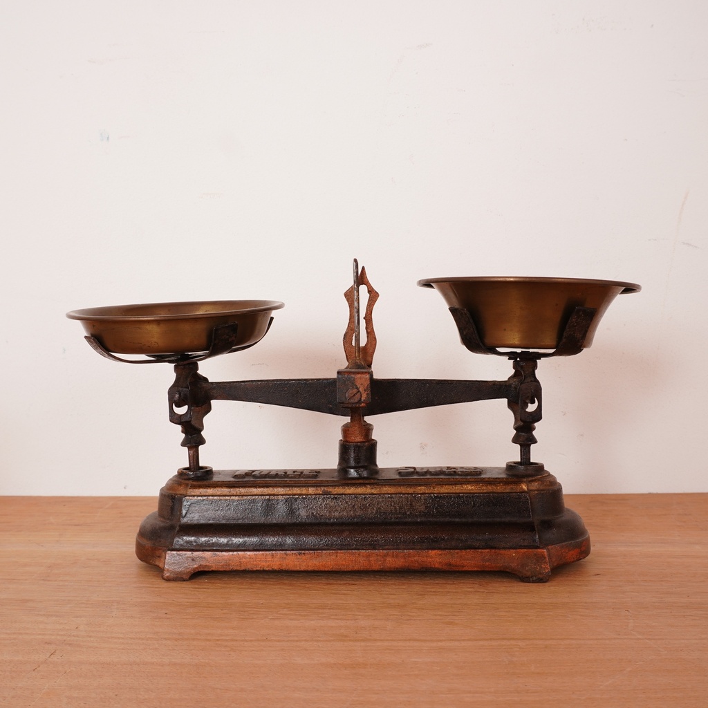 Balance en fonte ancienne