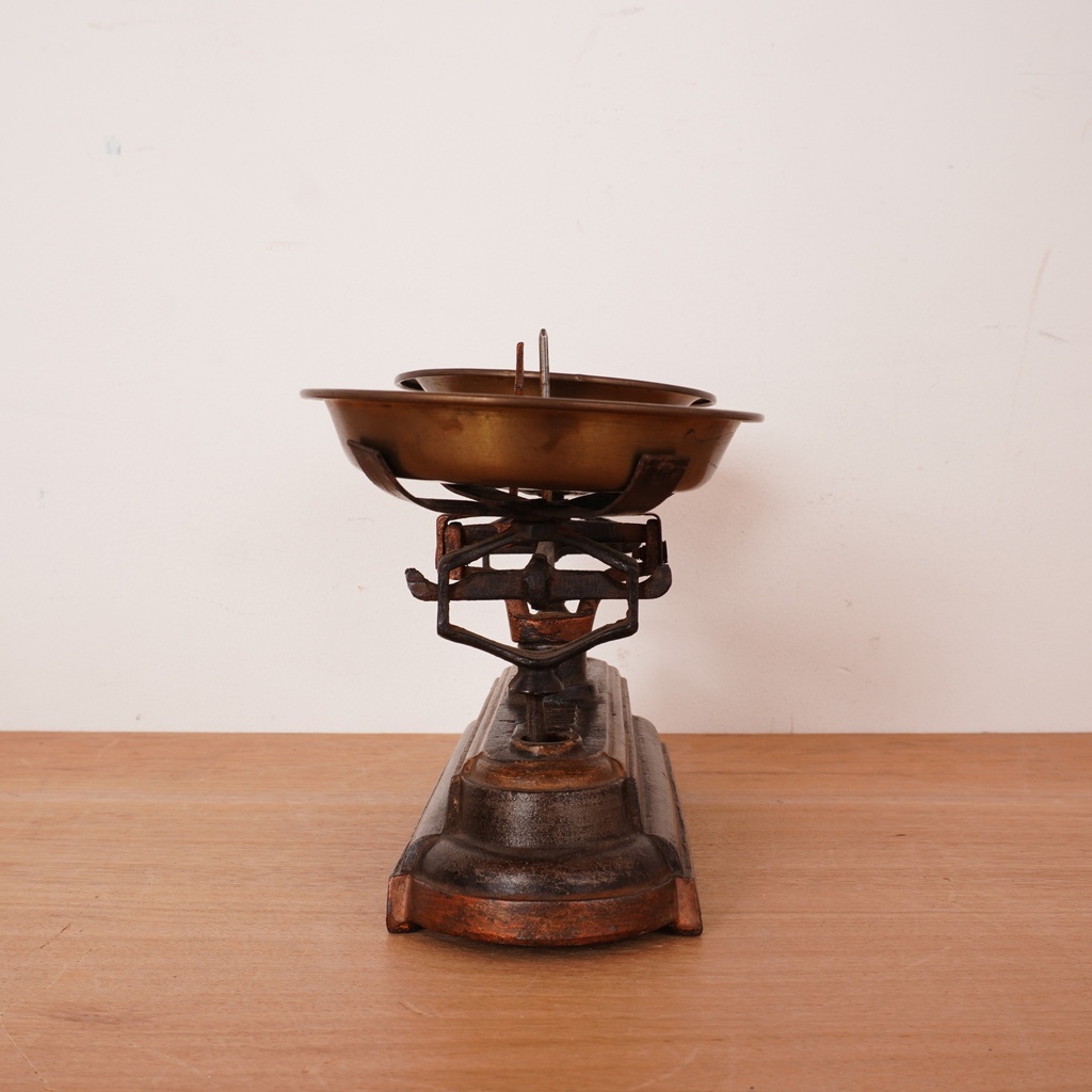 Balance en fonte ancienne