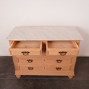 Commode en bois aérogommé