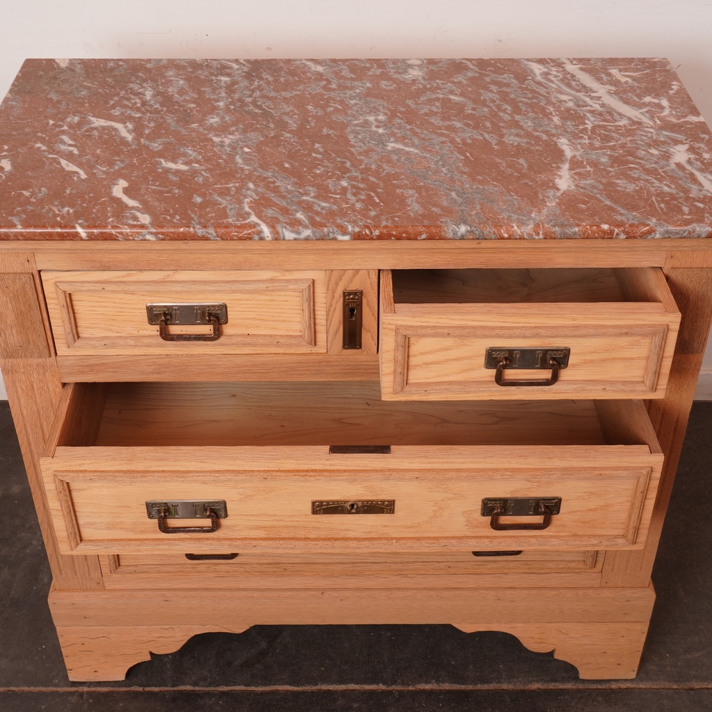 Commode en bois aérogommé