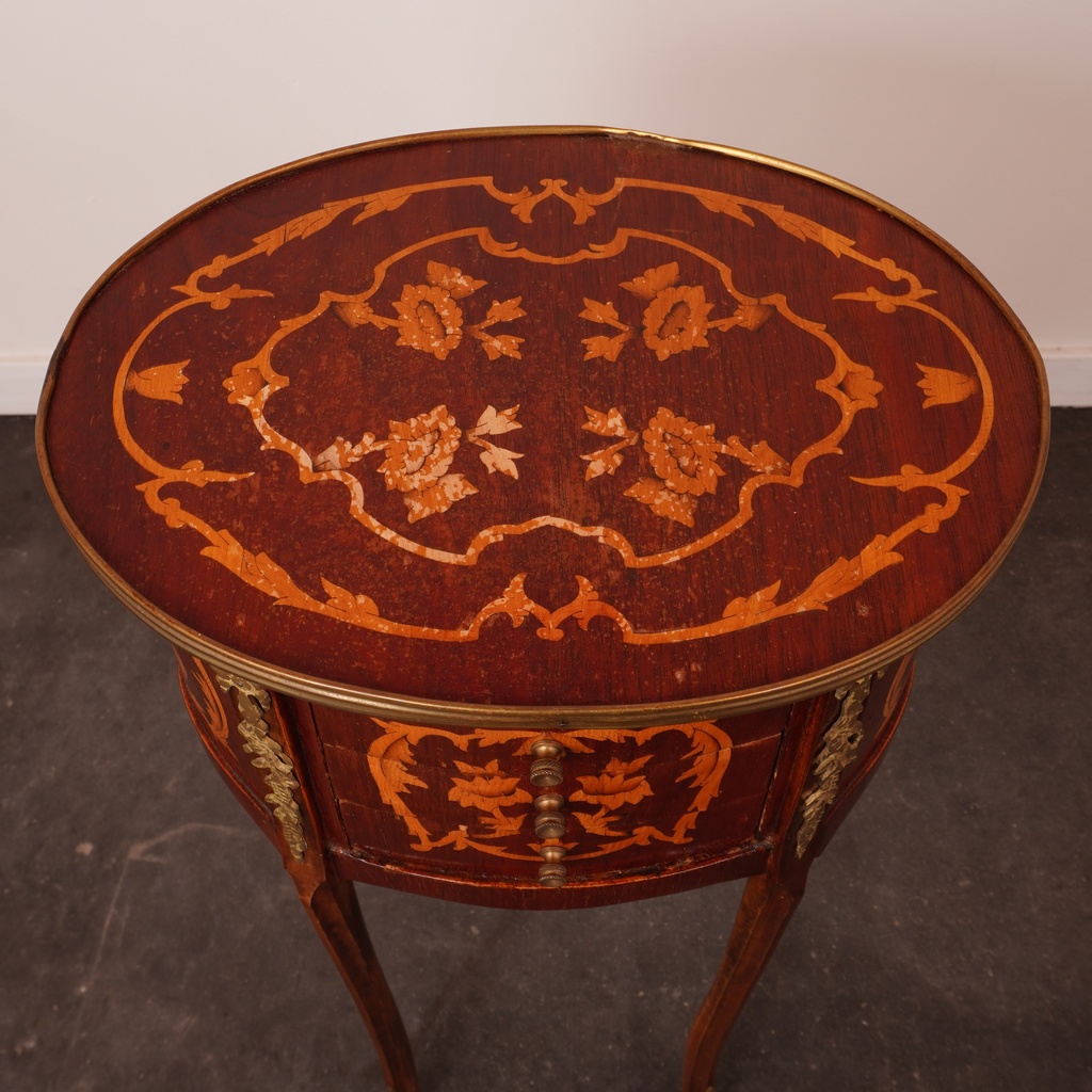 Table d'appoint/chevet style Louis XV