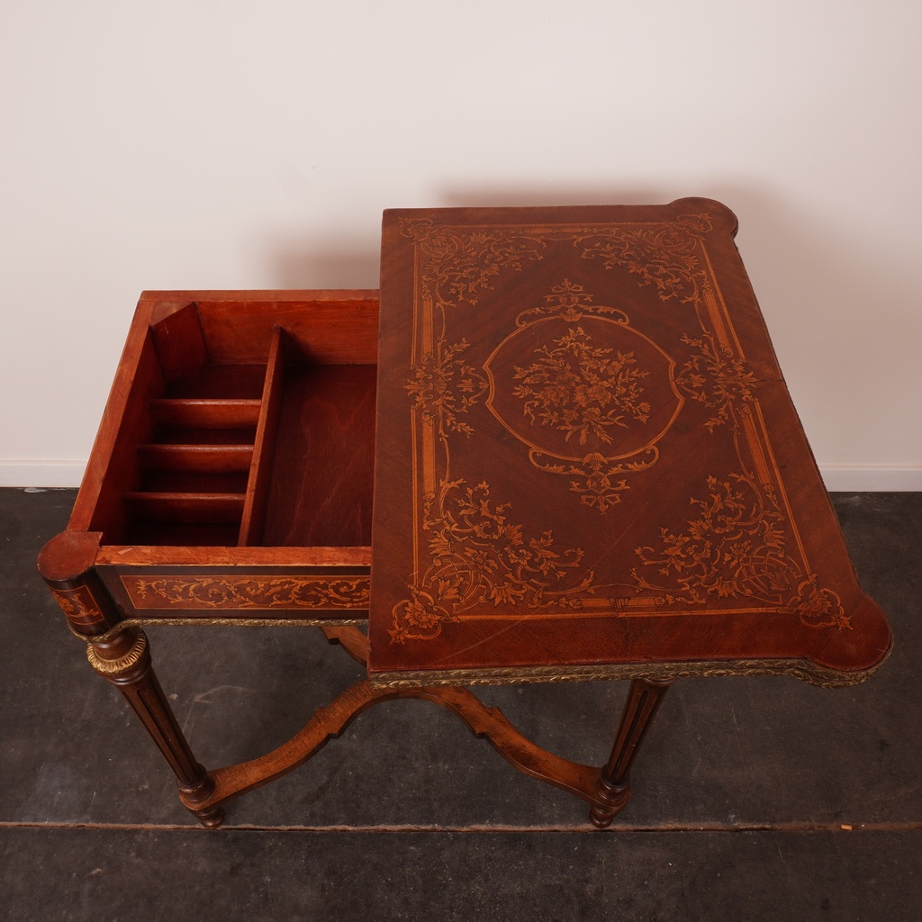 Table de jeu style Louis XVI