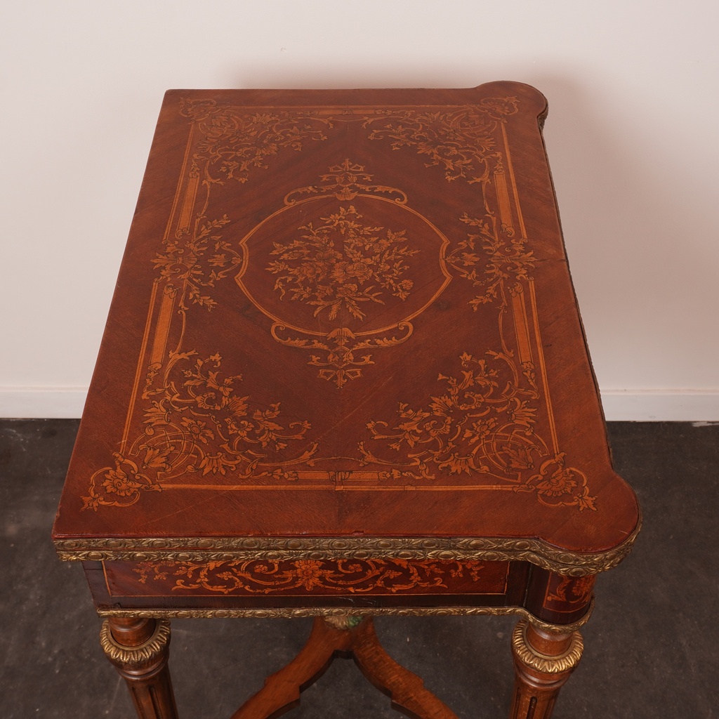 Table de jeu style Louis XVI