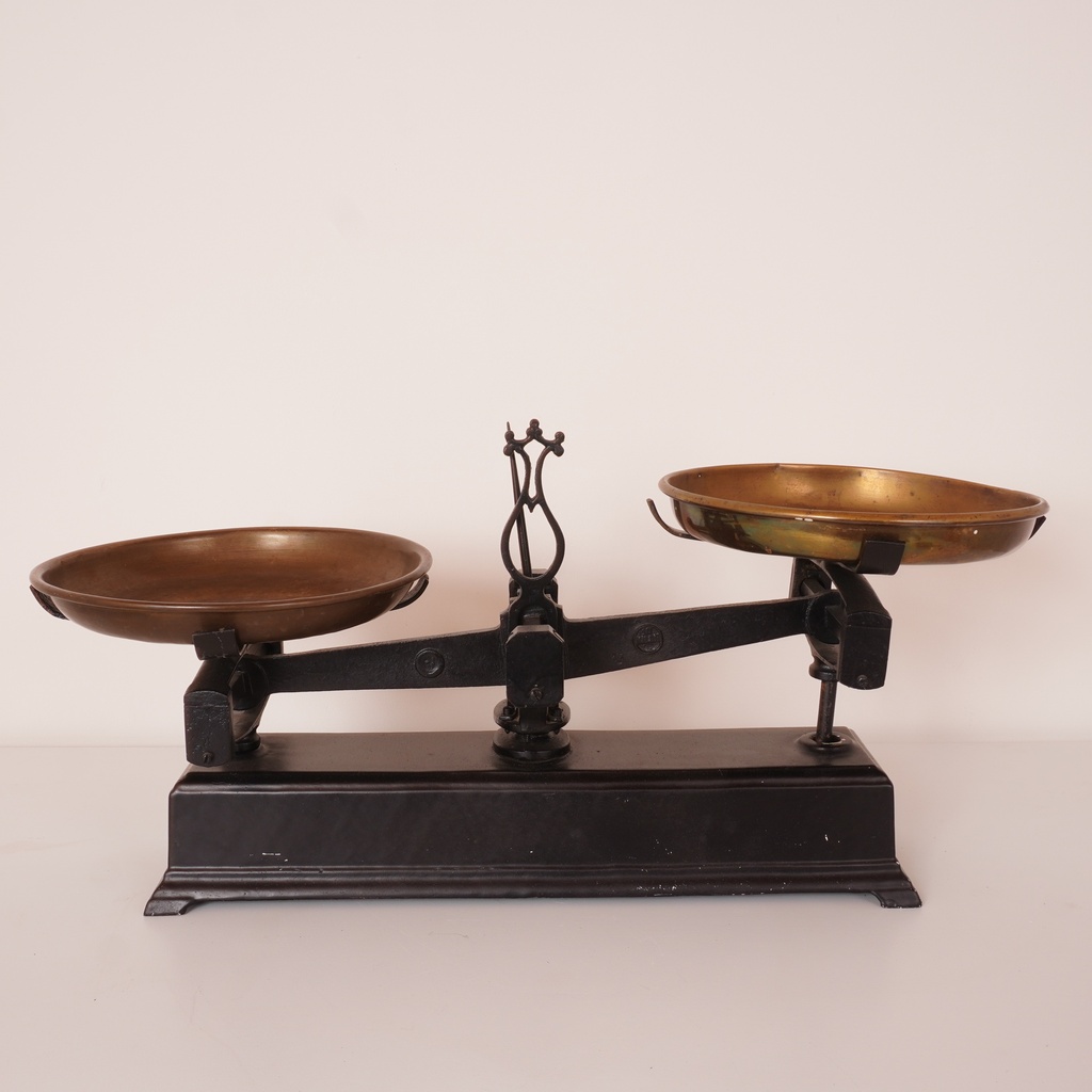 Balance en fonte ancienne