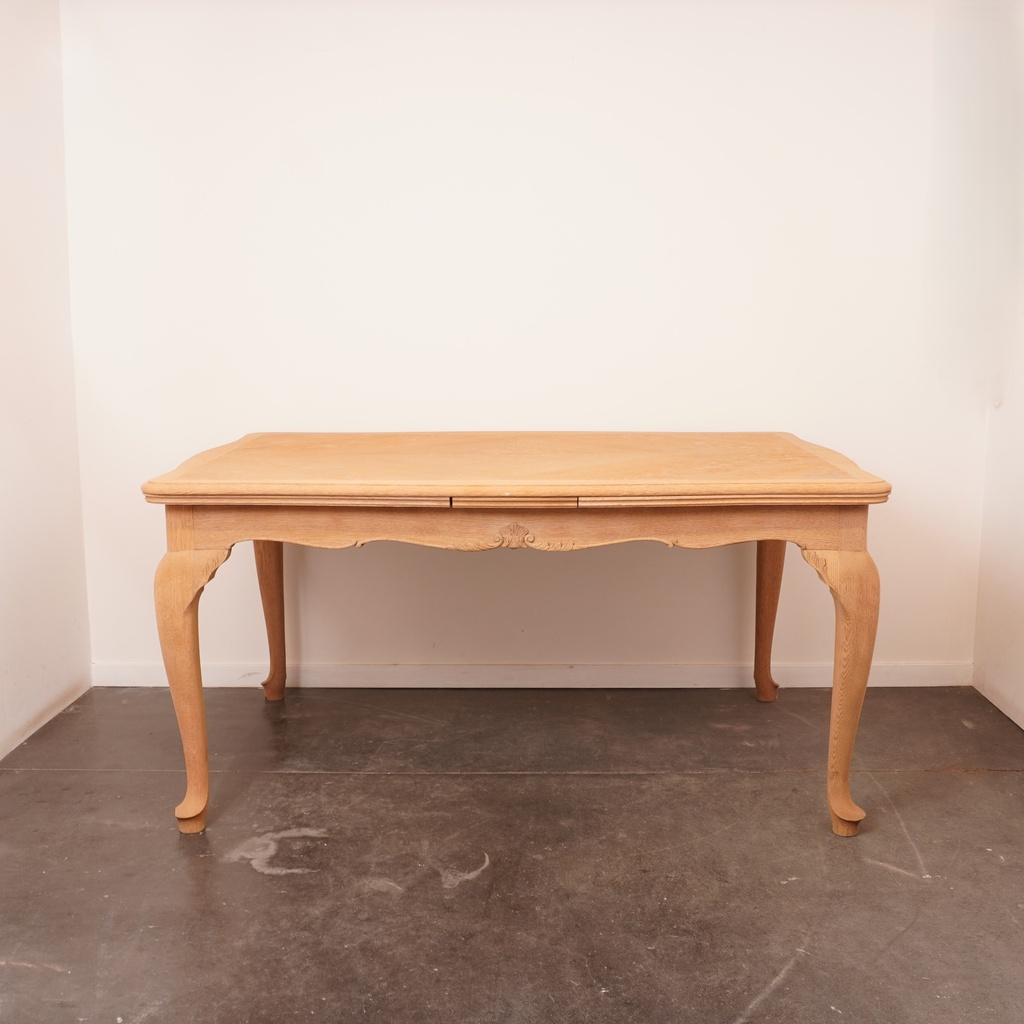 Table à allonges en bois aérogommé