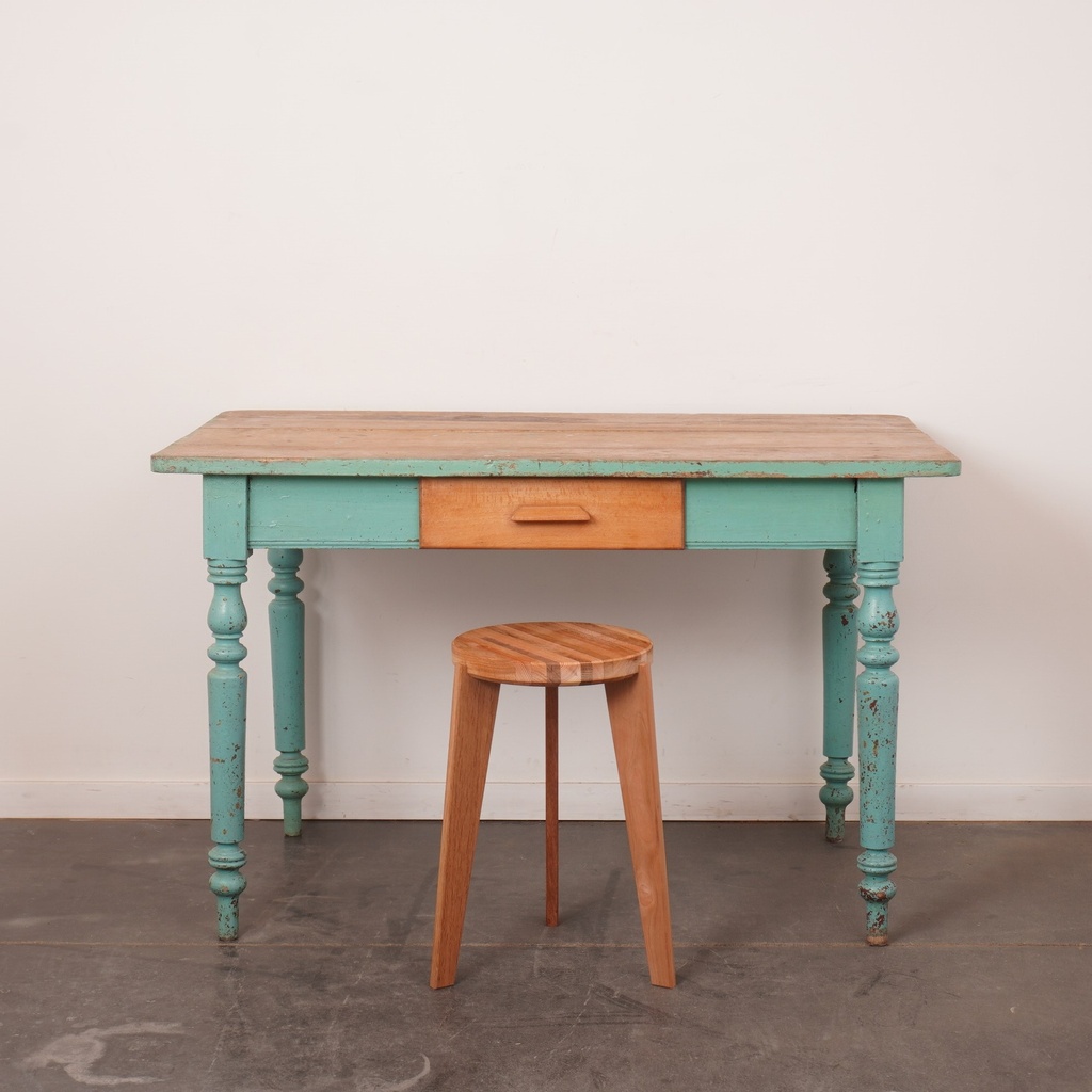 Table en bois peint vintage