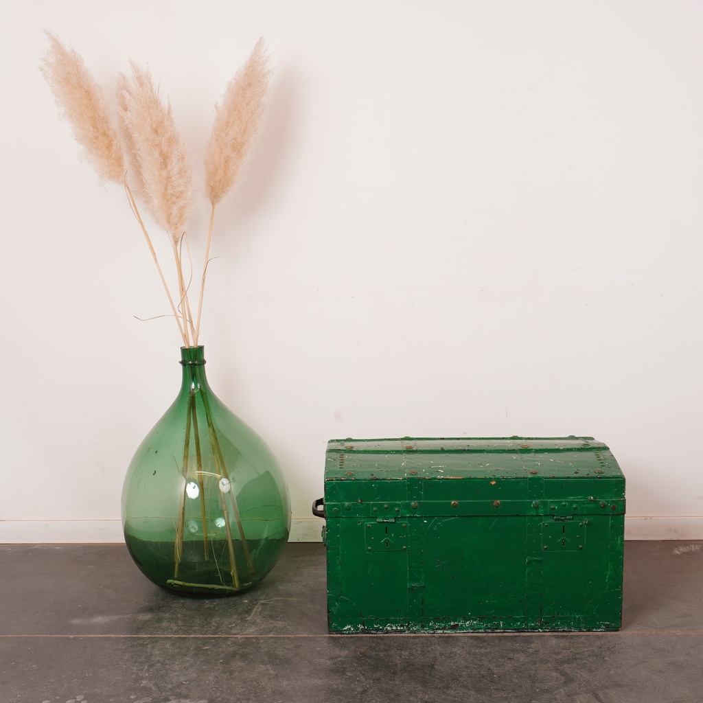 Coffre en bois peint vintage