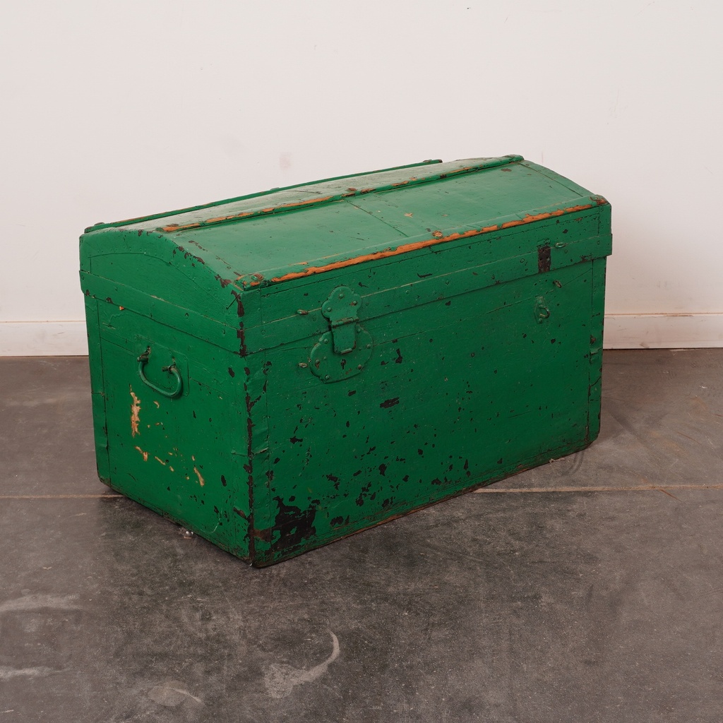 Coffre en bois peint vintage