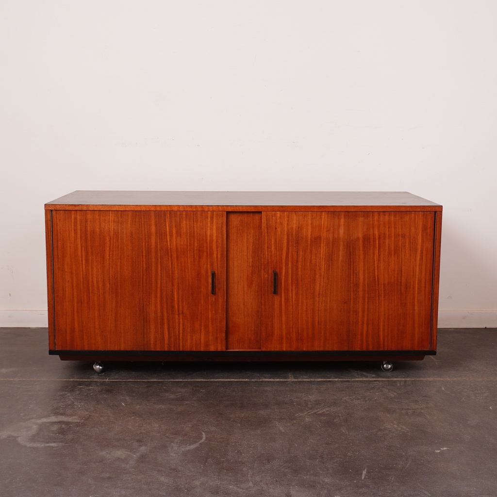 Meuble bas sur roulettes vintage