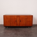 Meuble bas sur roulettes vintage