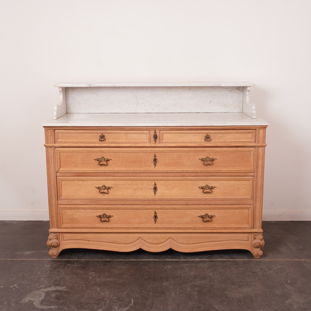 Meuble en bois aérogommé